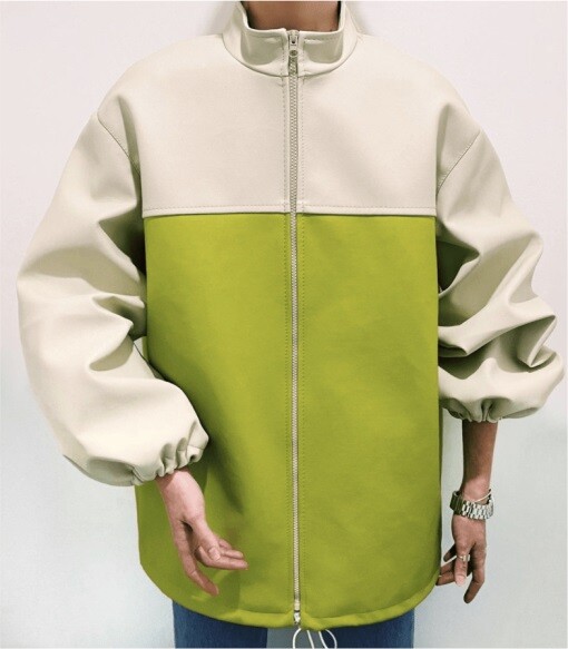 Двухцветная куртка-бомбер из эко-кожи