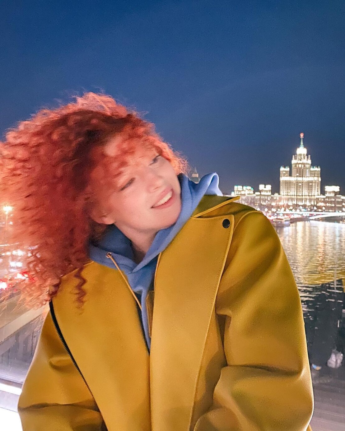 Косуха ярко лимонного цвета
